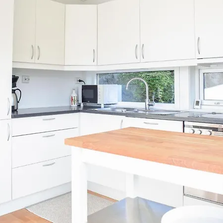 Stunning In With Kitchen Holiday home *