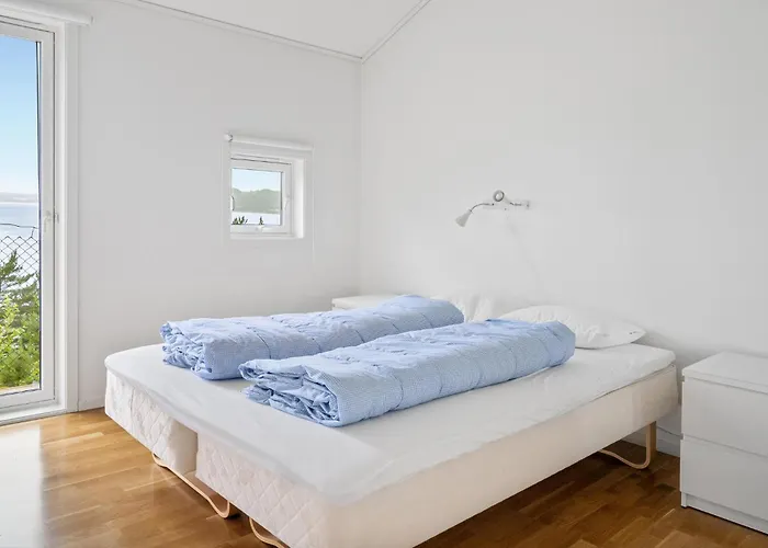 4 Bedroom In *